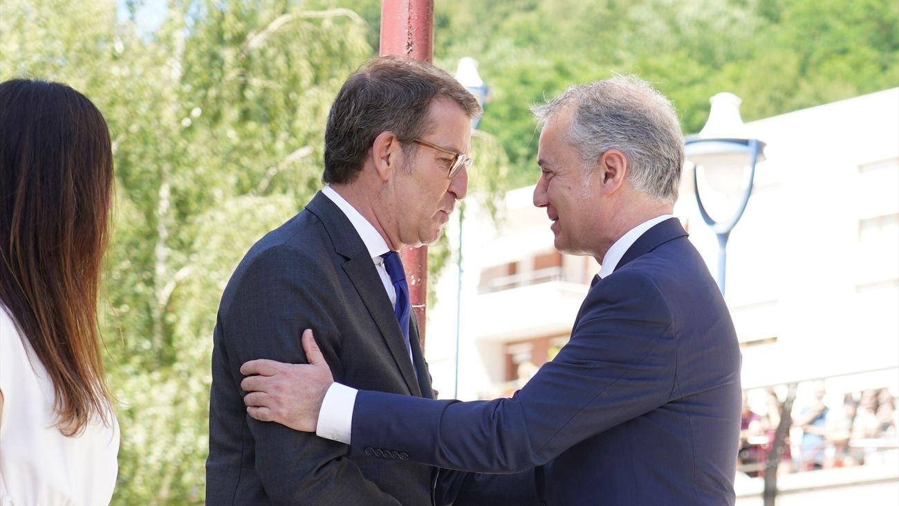 Feijóo mantiene una conversación "franca y provechosa" con Urkullu