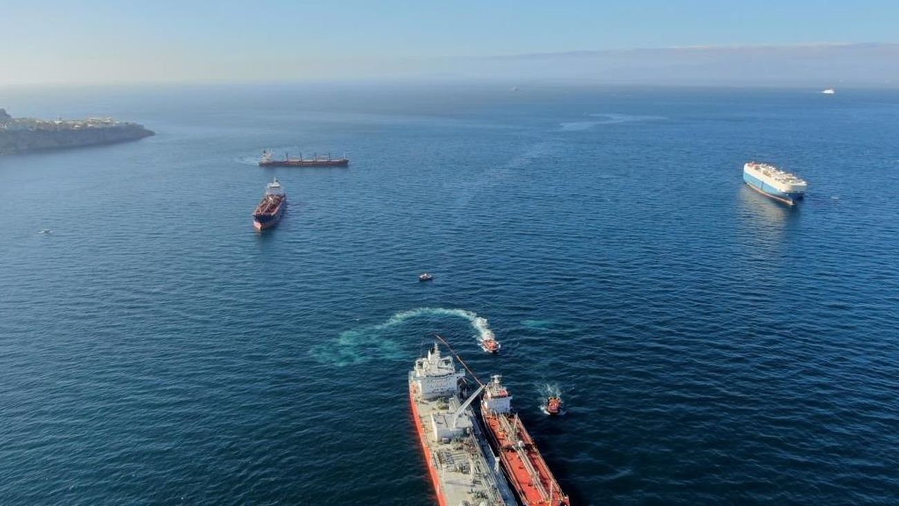 El buque Gas Venus durante el repostaje en aguas de Gibraltar ,  02/08/2023.