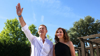 Ayuso respalda a Feijóo y apoya estudiar todas las posibilidades ante un "frente anti" que busca "debilitar España"