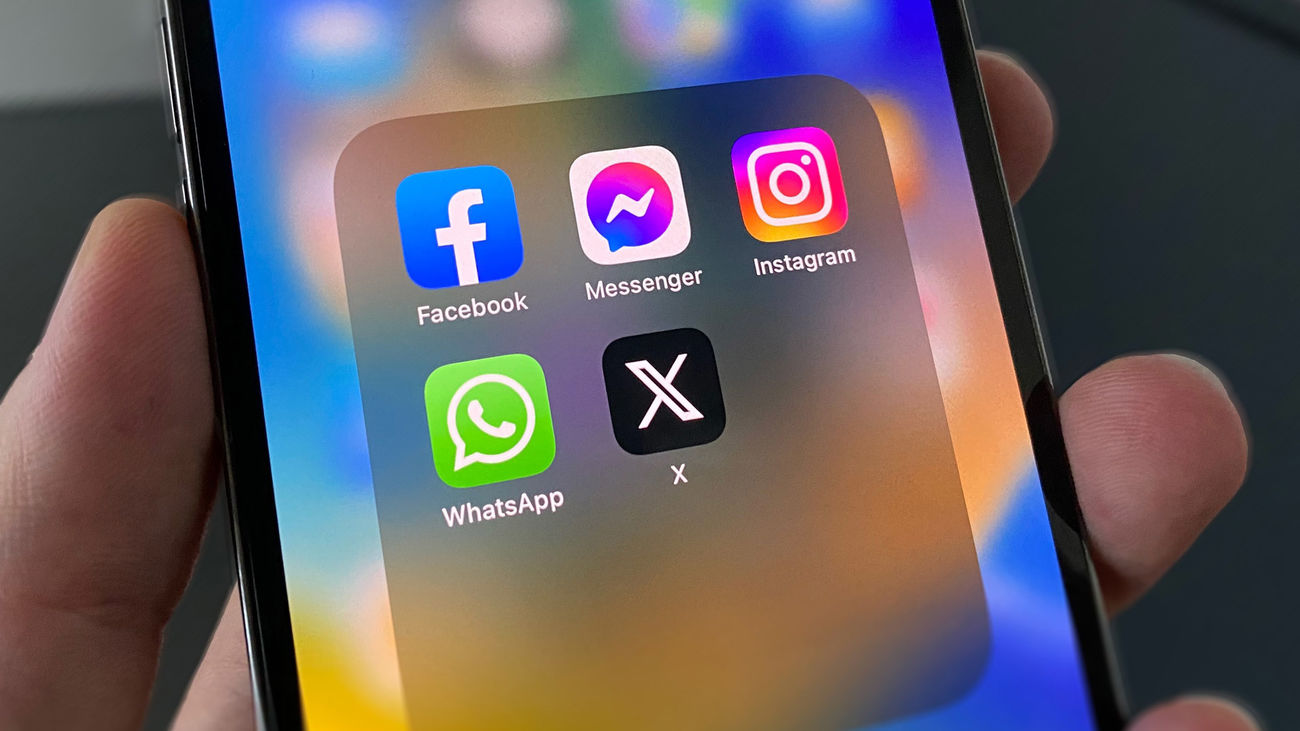 Aplicaciones de redes sociales en un móvil