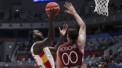 España cae ante Letonia y se complica estar en cuartos, 69-74