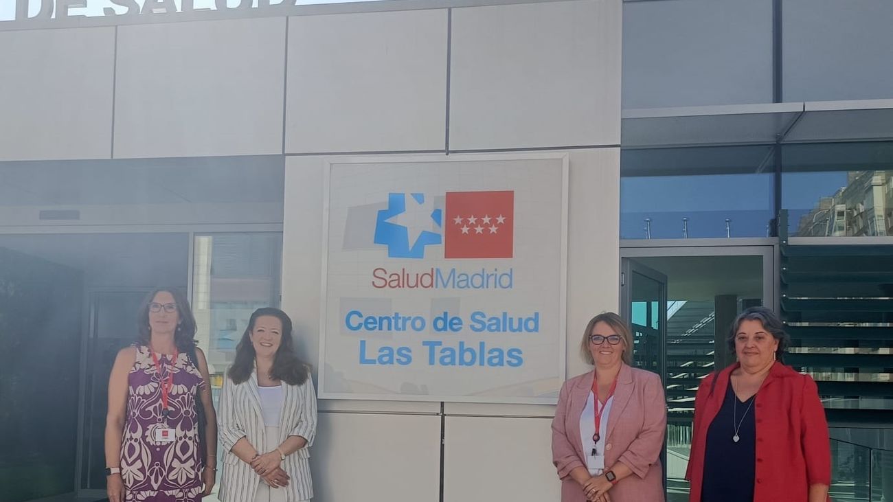 La consejera de Sanidad de la Comunidad de Madrid, Fátima Matute, en el centro de salud de Las Tablas