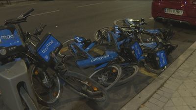 Vecinos de Vicálvaro denuncian ruido y vandalismo en las bicis de Bicimad