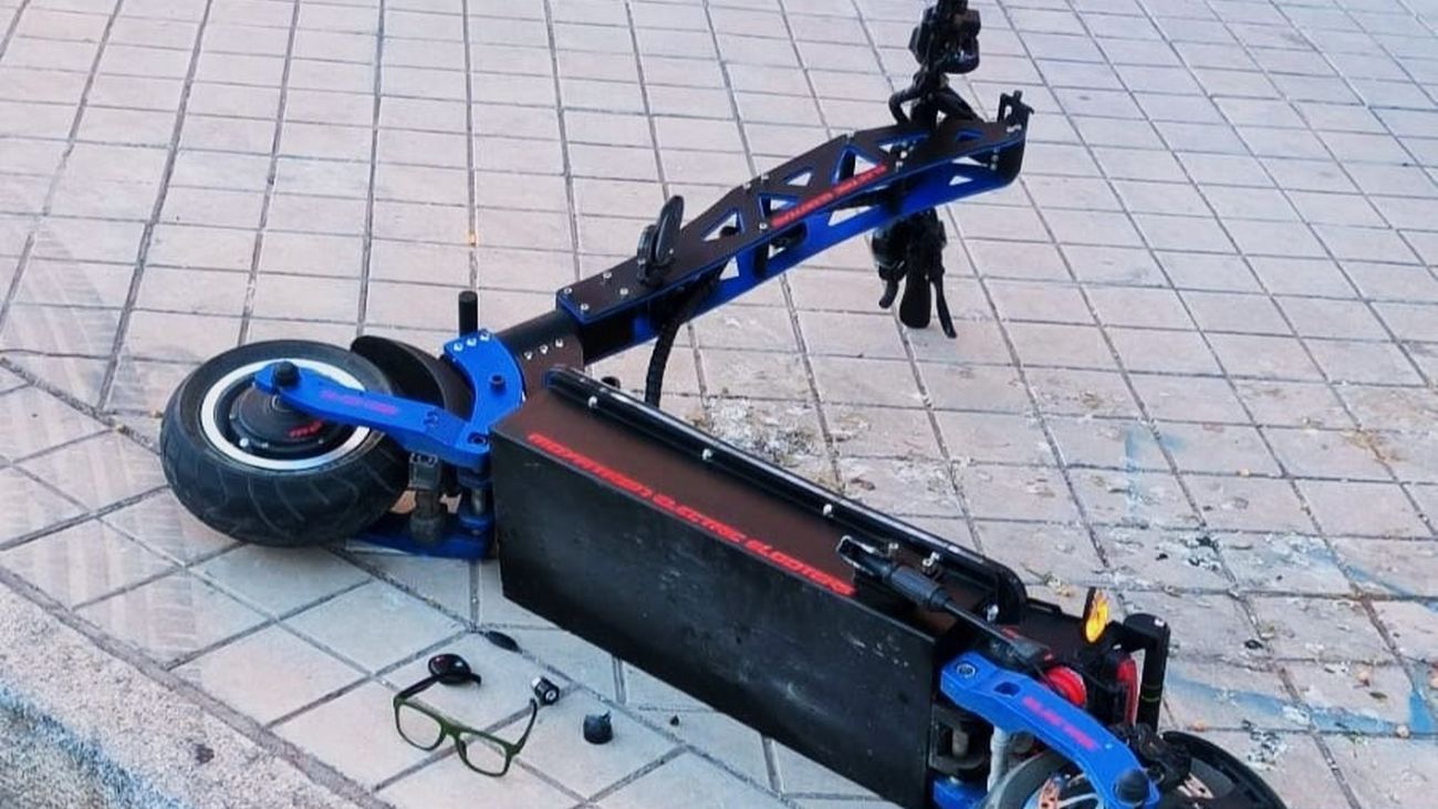 Muere un joven tras caer de un patinete eléctrico que alcanzaría los 120 km por hora