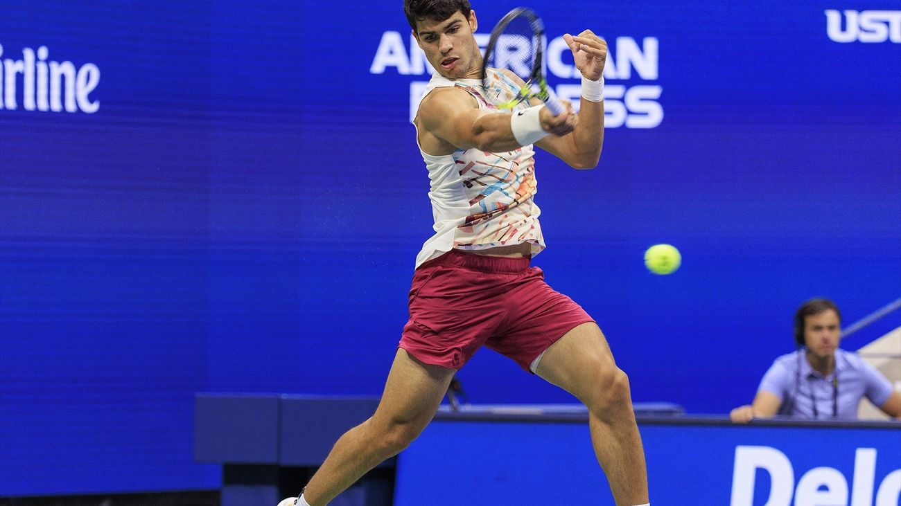 Alcaraz coge ritmo para octavos con un triunfo de oficio ante Evans