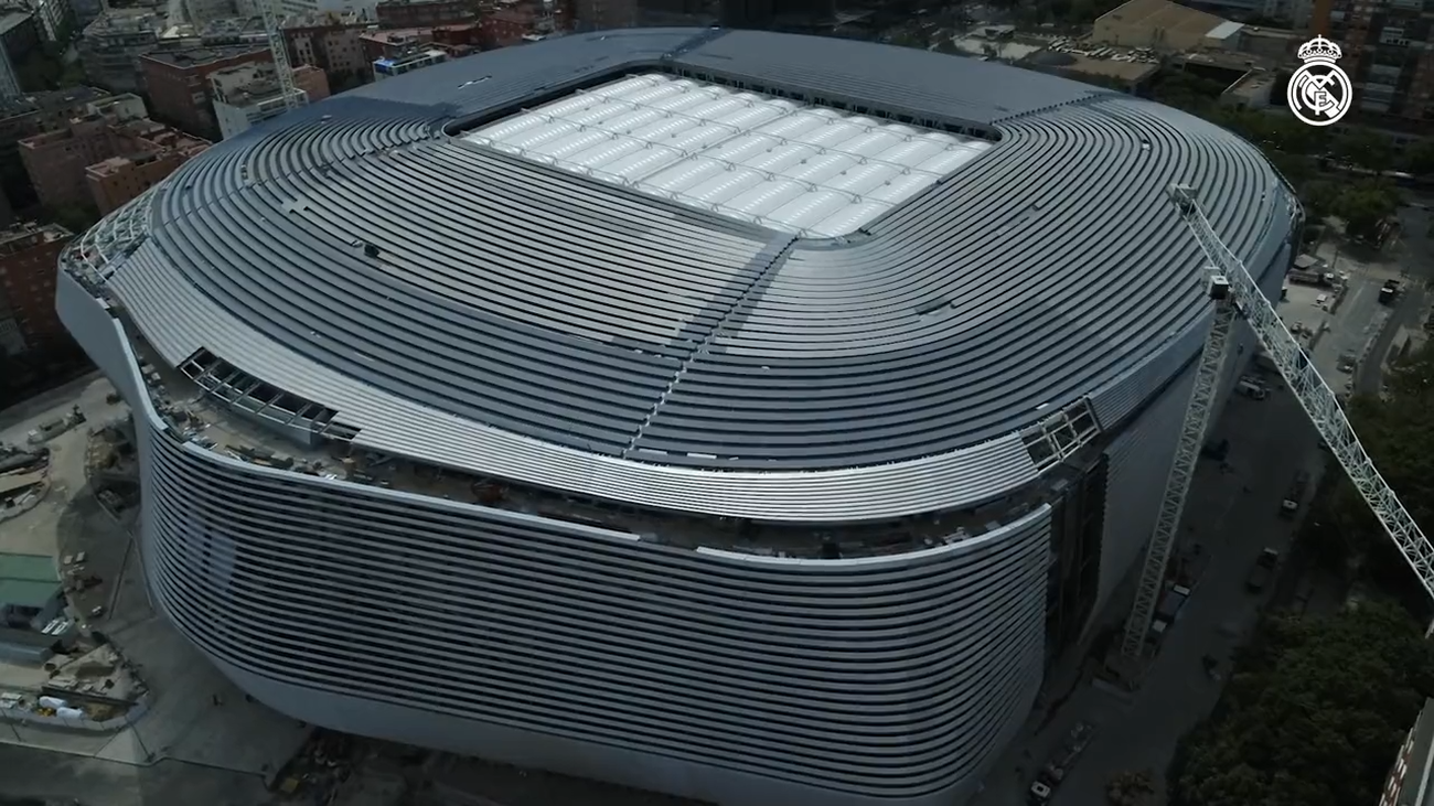 Así ha estrenado el Santiago Bernabéu su nuevo techo retráctil