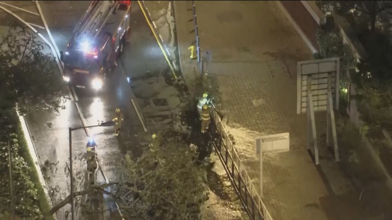 El supertifón Saola  toca tierra en el sur de China