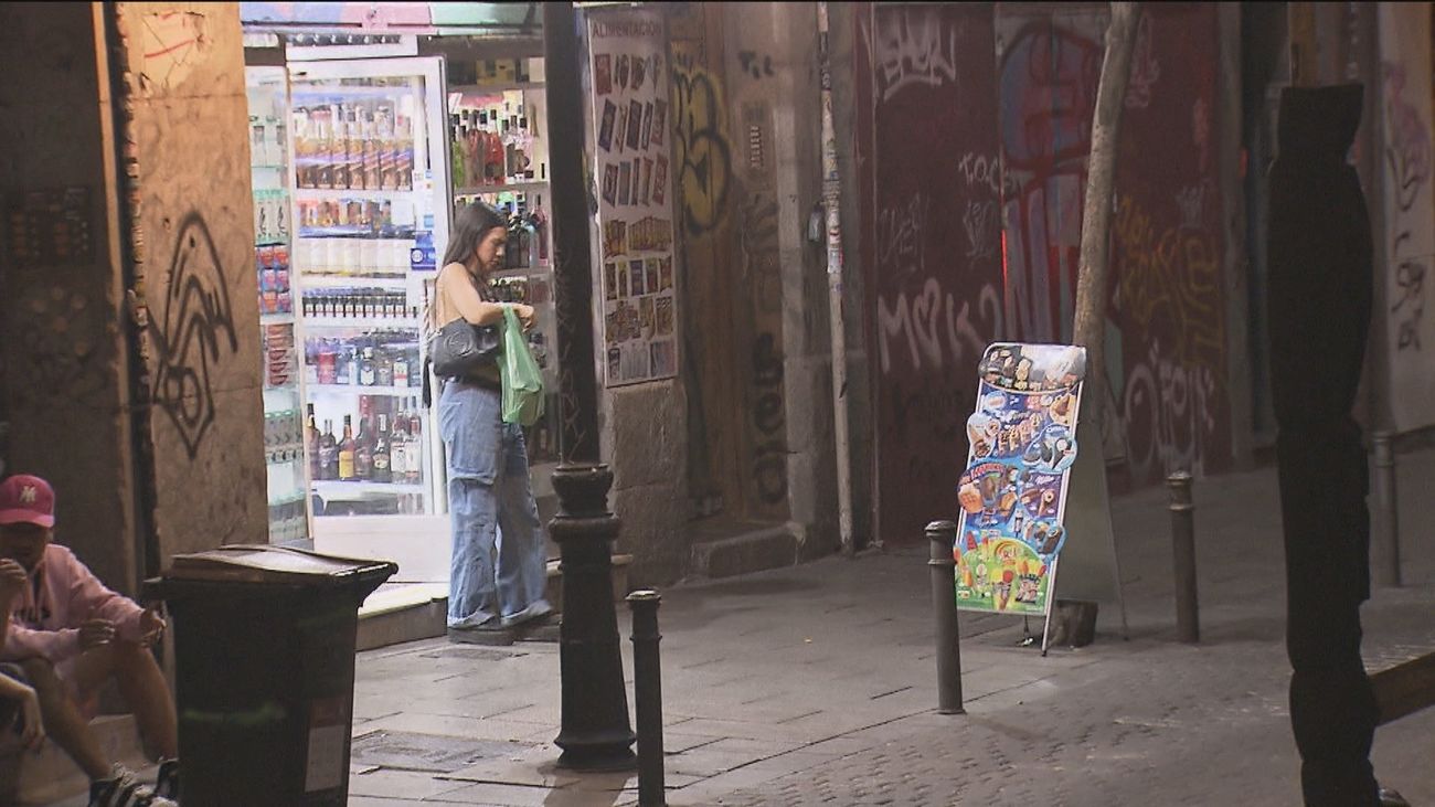 Las licorerías 24 horas  llenan Malasaña