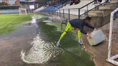 Inundados y con barro, así están los campos de fútbol de El Álamo y Villamanta