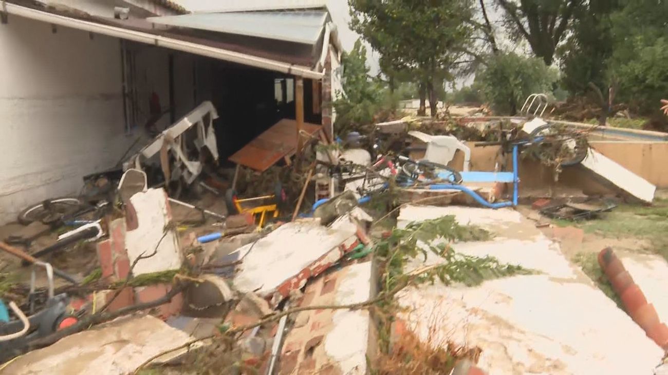 "Menos mal que nos pilló despiertos y pudimos sacar a la gente",  la DANA deja sin casa a vecinos de Villamanta