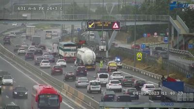 La lluvia y los accidentes complican el tráfico de Madrid