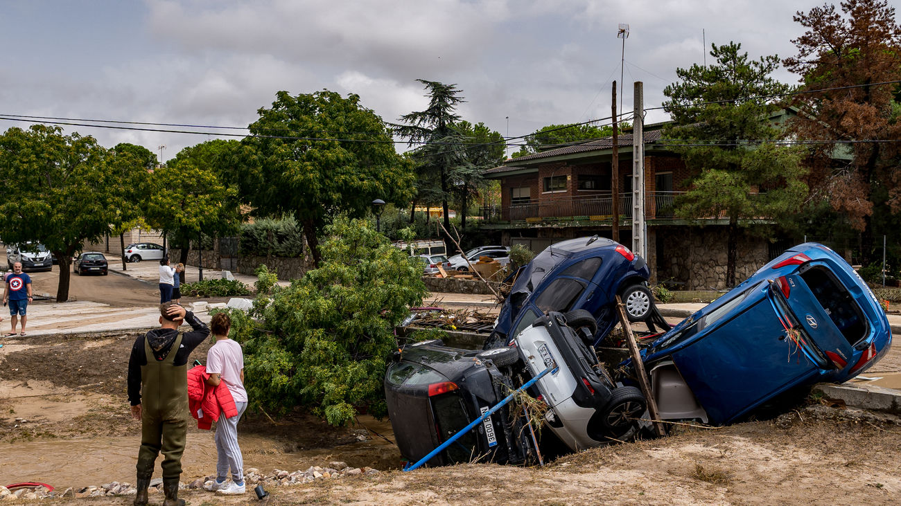 Varios vehículos apilados debido a las inundaciones provocadas por la DANA tras haber sido arrastrados por el agua, a 4 de septiembre de 2023, en El Álamo, Madrid
