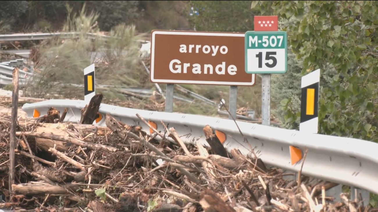 Cuatro carreteras permancen cortadas por la DANA