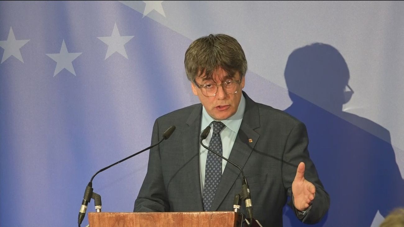 Pedro Sánchez mantiene su “determinación” de lograr la investidura tras escuchar a Puigdemont