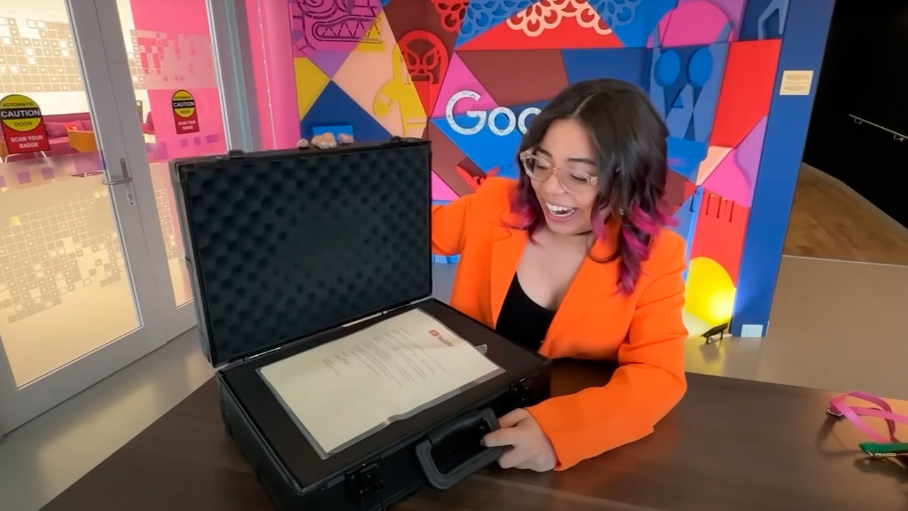 La youtuber Susy Mouriz recibe el reconocimiento de la plataforma por alcanzar los 10 millones de subscriptores