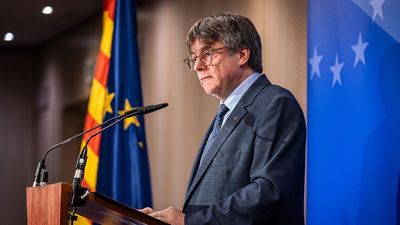 El Gobierno dice que "se abren las vías del diálogo" con Junts tras escuchar a Puigdemont