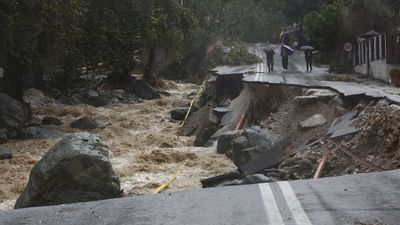 La lluvia anega pueblos en Grecia en un fenómeno meteorológico inédito