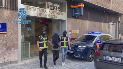 Detenido en Pamplona un individuo con cientos de manuales para preparar bombas y venenos
