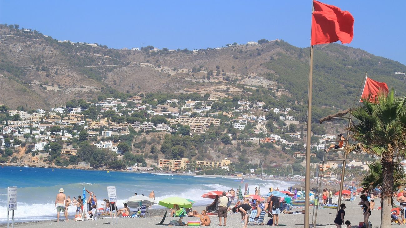 Bandera roja como medida de prevención en la playa