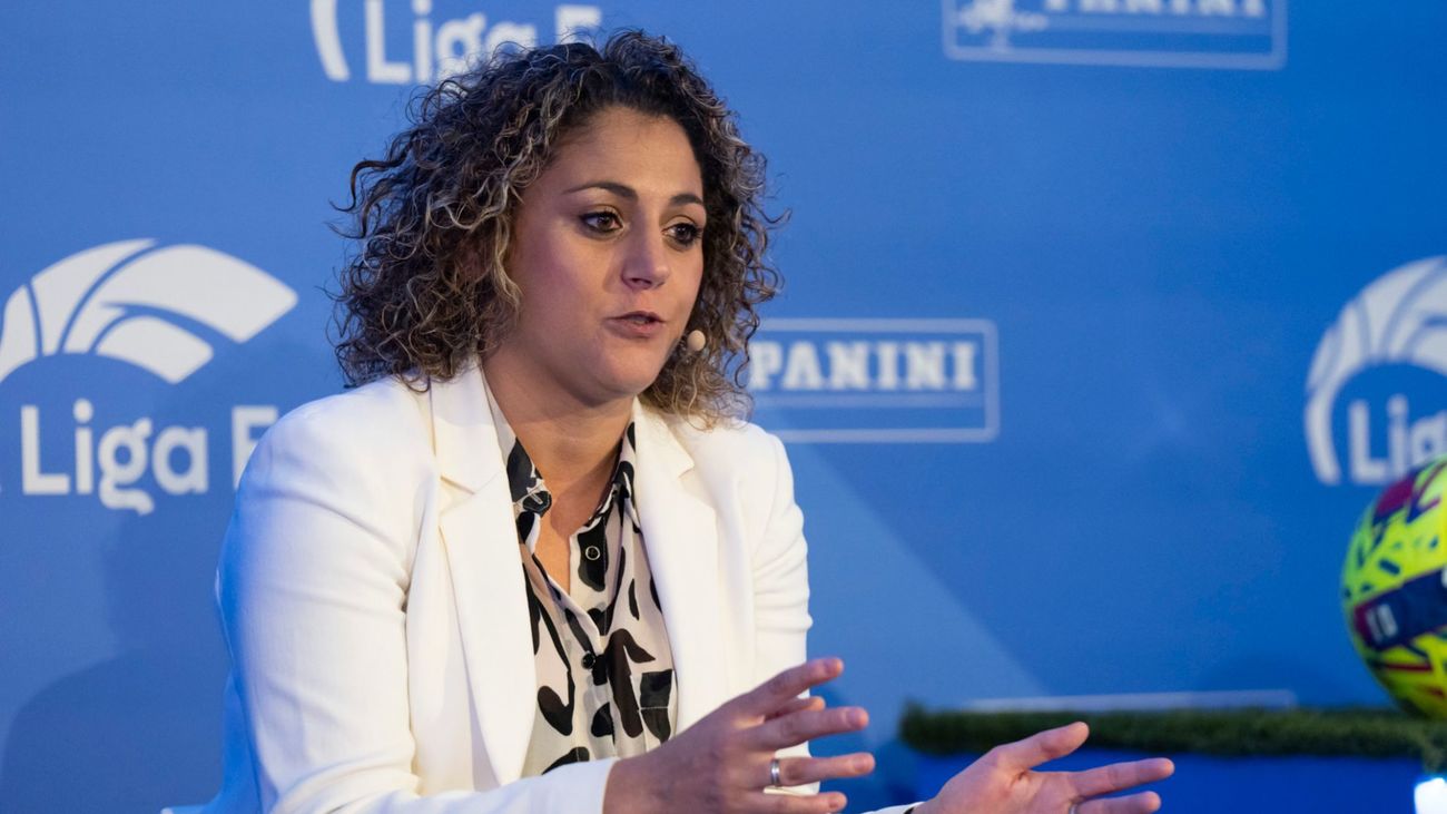 Beatriz Álvarez: "La liga no genera lo suficiente para afrontar las exigencias de las futbolistas"