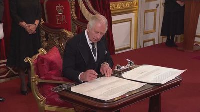Carlos III cumple un año en el trono de Inglaterra
