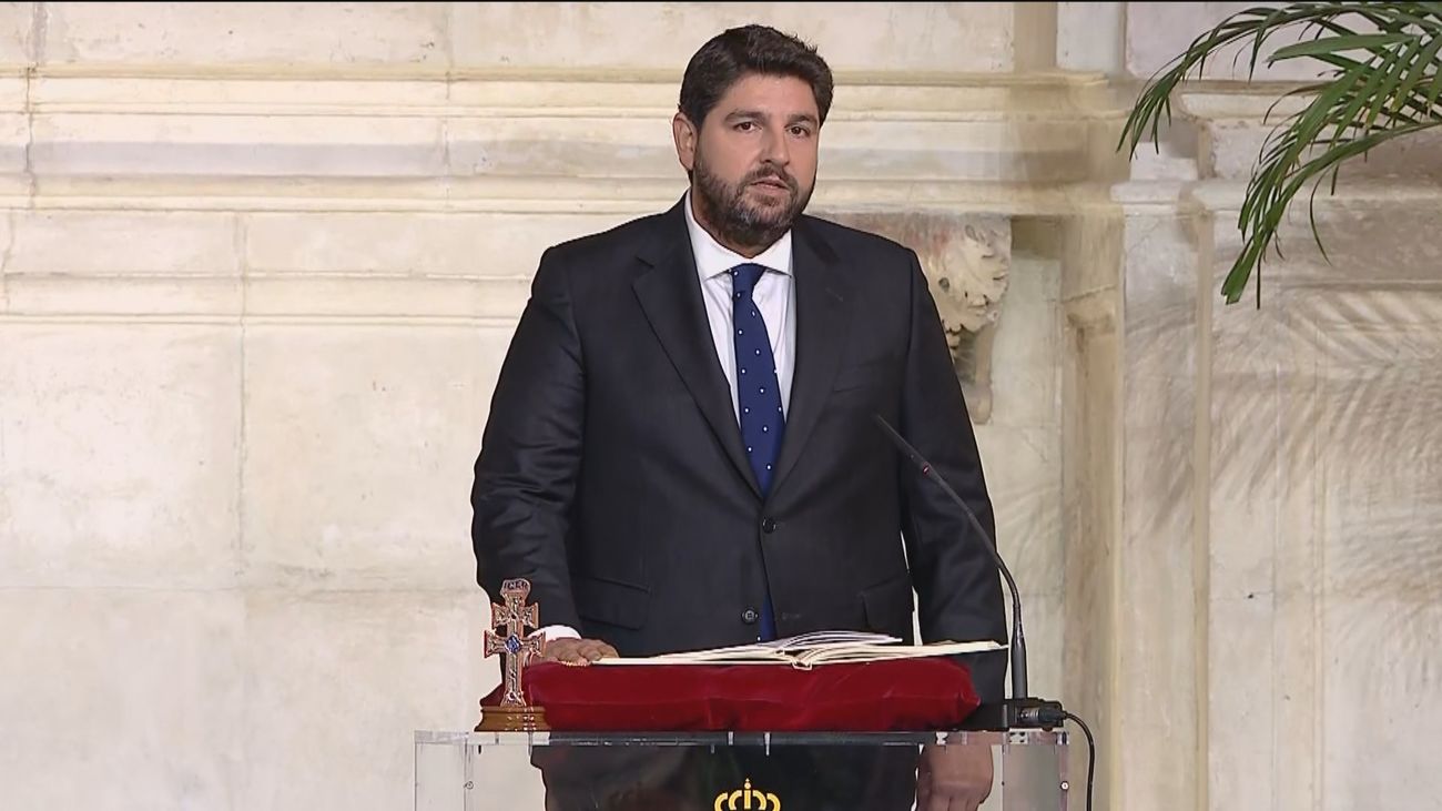 López Miras toma posesión como presidente de Murcia apelando al “acuerdo"