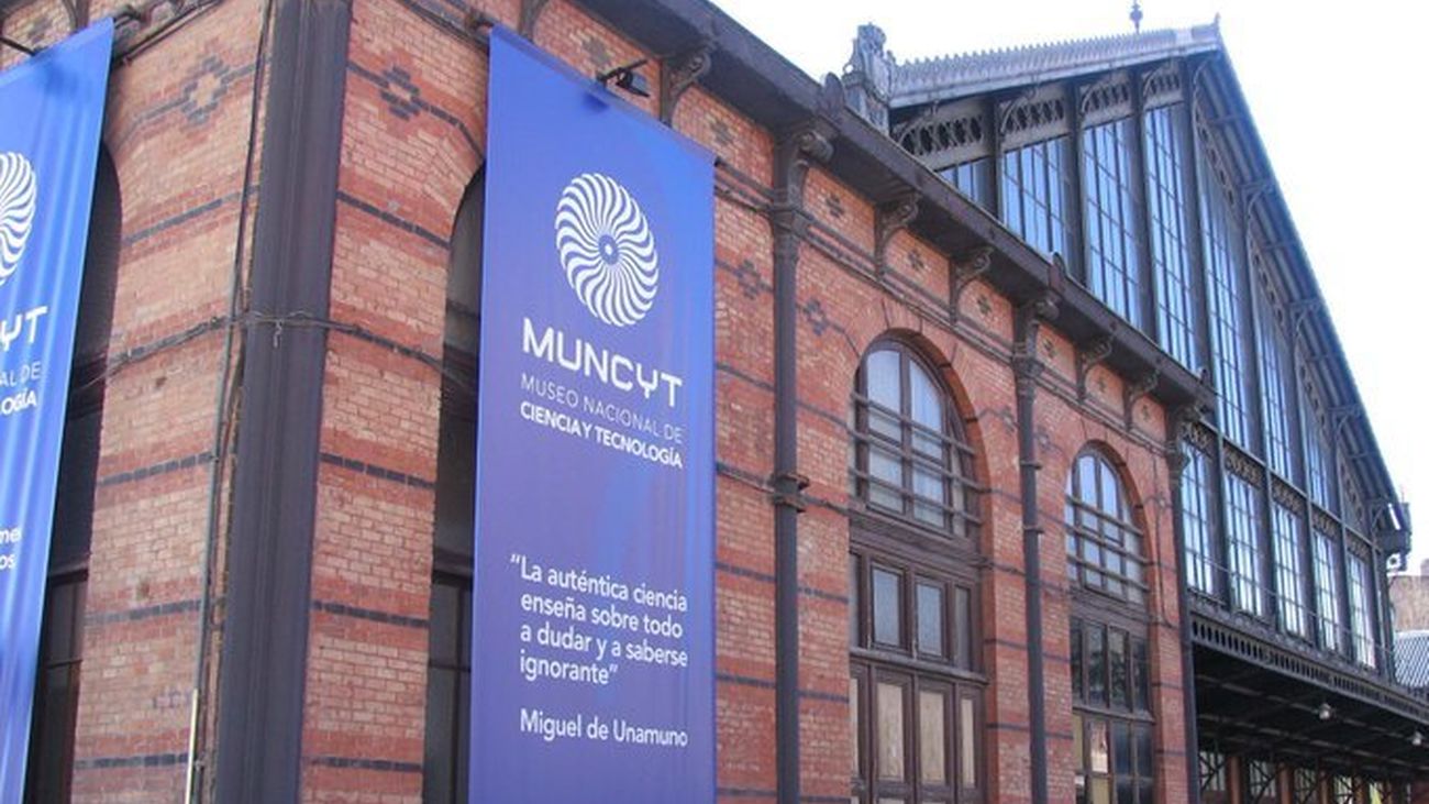 Exterior de la sede del Museo Nacional de Ciencia y Tecnología en la estación de Delicias