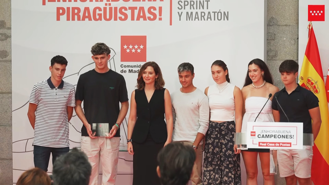 Ayuso, con los piragüistas madrileños