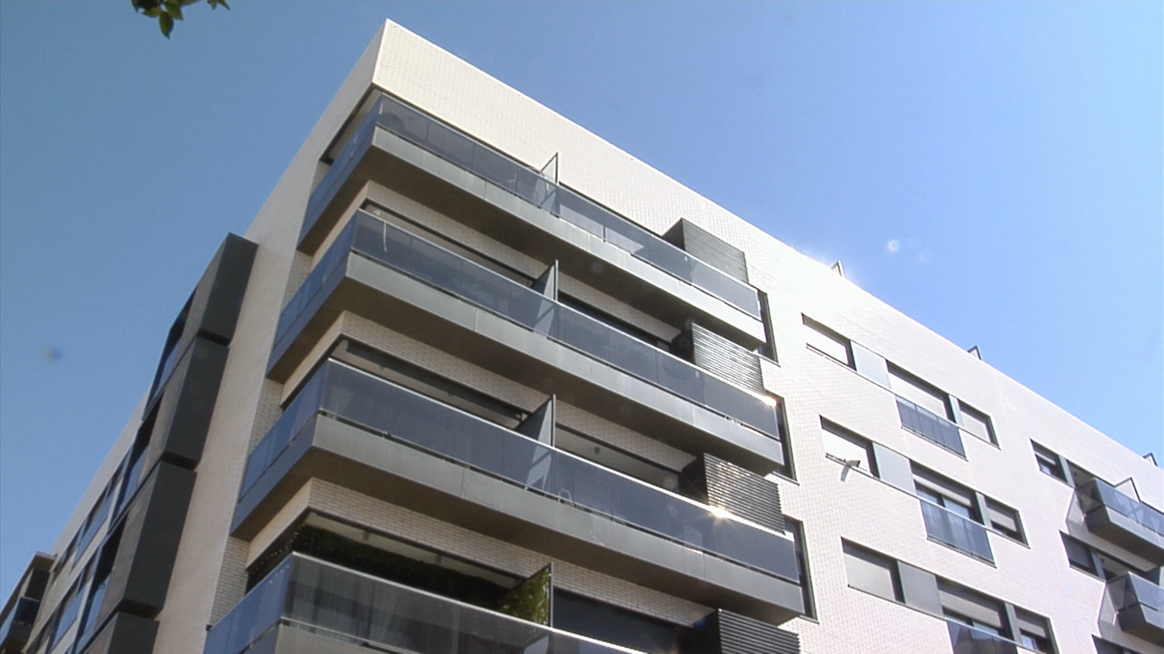 Peleas que acaban a tiros y fiestas diarias en una urbanización de Villaverde