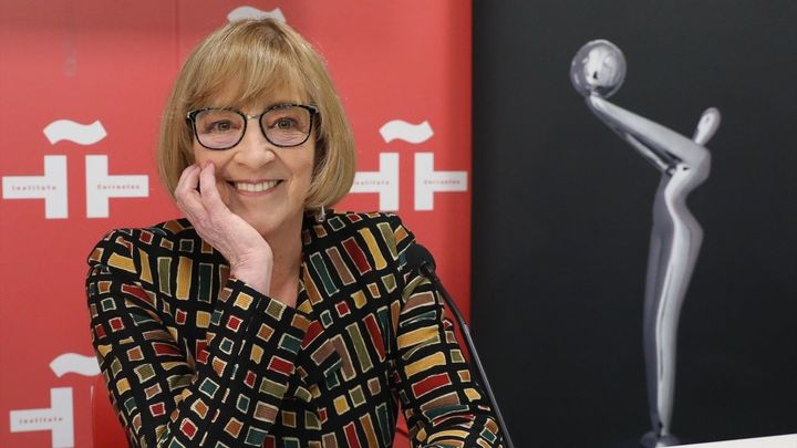 La actriz Carmen Maura con la estatuilla del Premio Platino de Honor del cine Iberoamericano / Europa Press