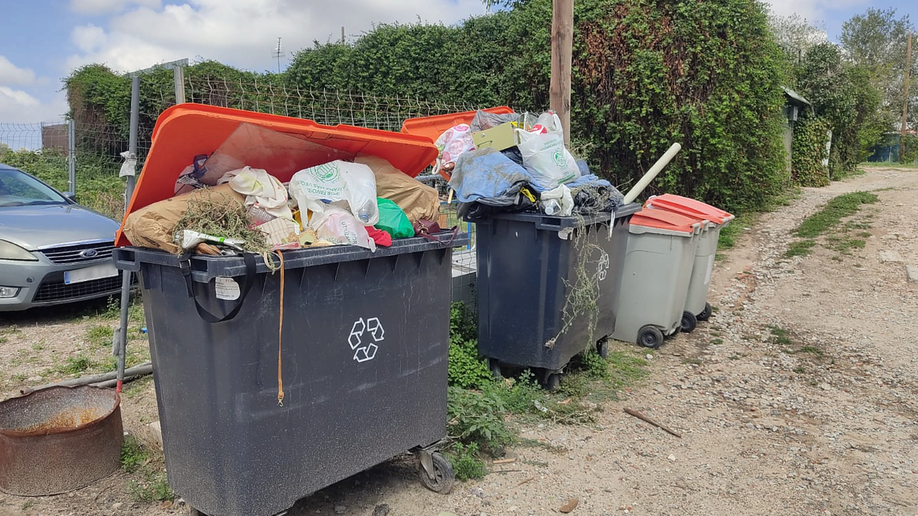 15 días sin servicio de recogida de basura por los estragos del temporal en Montecarmelo