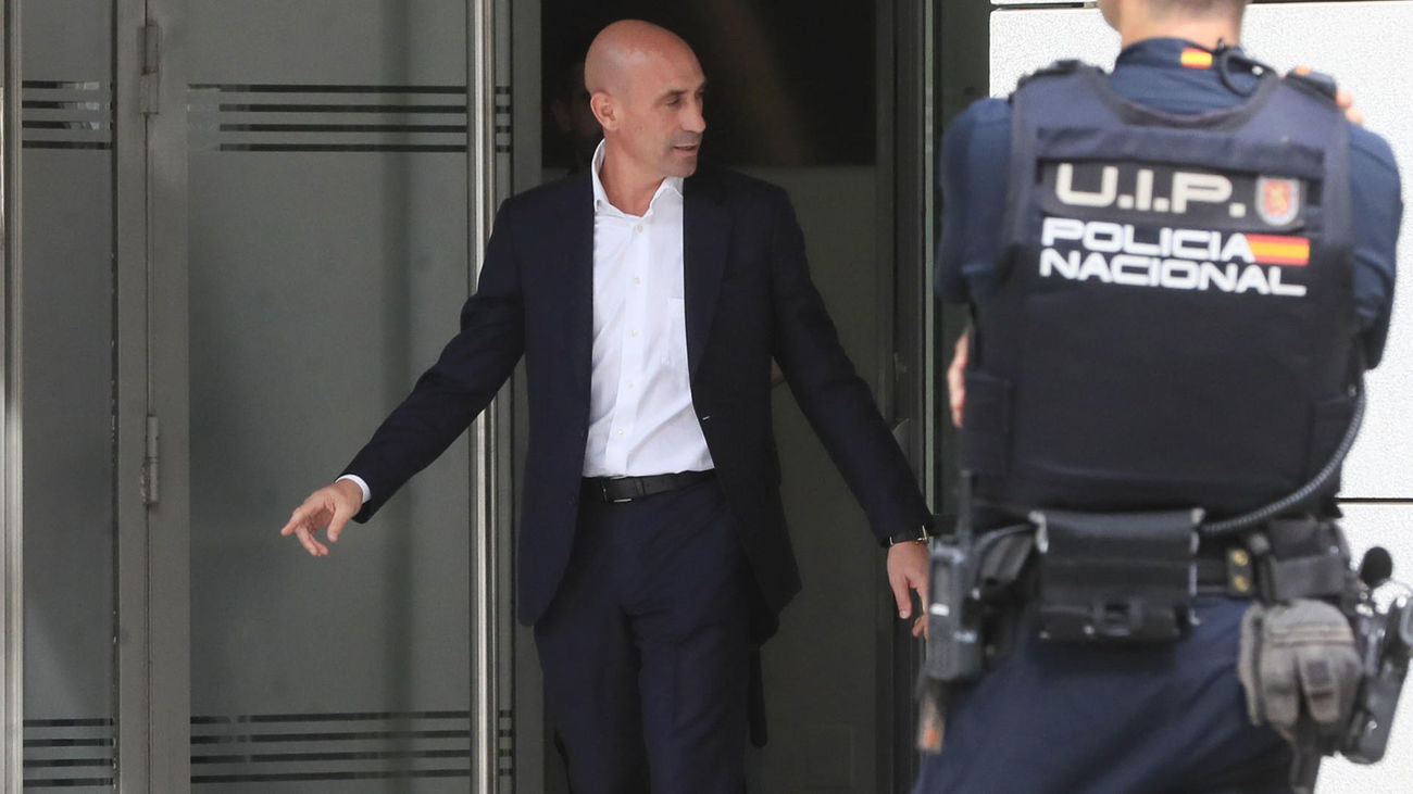 Rubiales niega ante el juez coacciones y falta de consentimiento en el beso a Jenni Hermoso