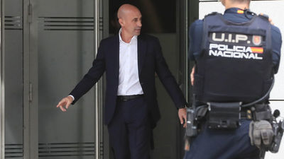 Rubiales niega ante el juez coacciones y falta de consentimiento en el beso a Jenni Hermoso