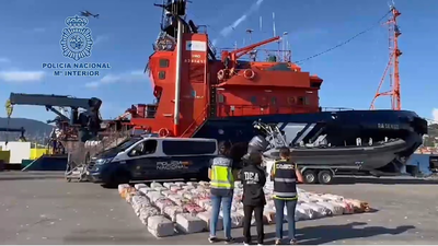 La Policía y la DEA se incautan dos toneladas de cocaína en un pesquero de Vigo