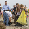 La reina Sofía visibiliza la lucha contra la ‘basuraleza’ en las playas de Murcia