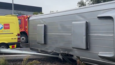 Vuelca un autobús sin pasajeros en la A-3