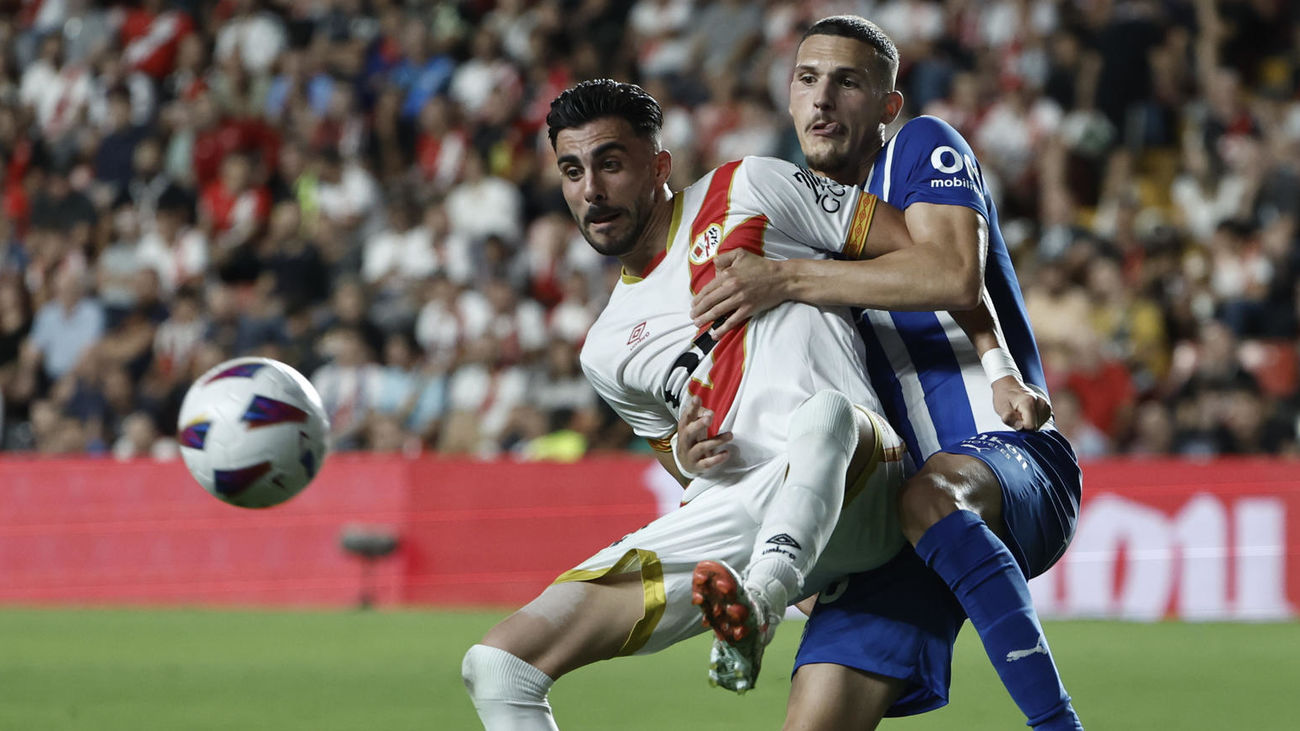 Kike Pérez ante el Alavés