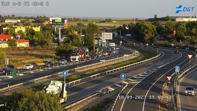 Fuertes retenciones en la A-1 y la A-3 tras el cierre de carriles por sendos accidentes