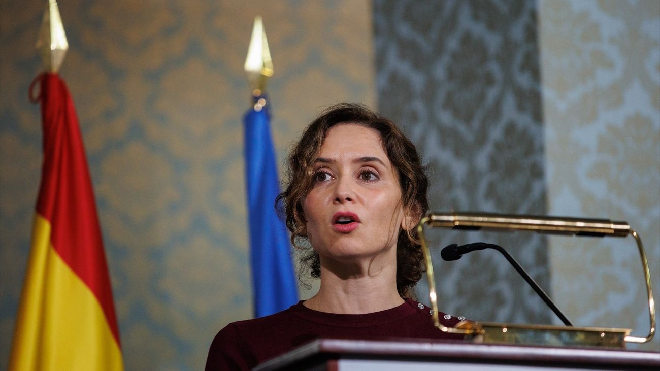 Ayuso promete "duplicar el presupuesto" de las becas universitarias y reforzar las Erasmus