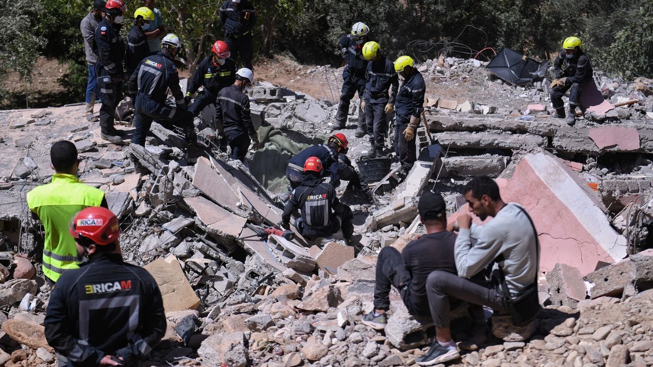 Un equipo de emergencias de la Comunidad de Madrid colabora en el rescate de las víctimas de Marruecos