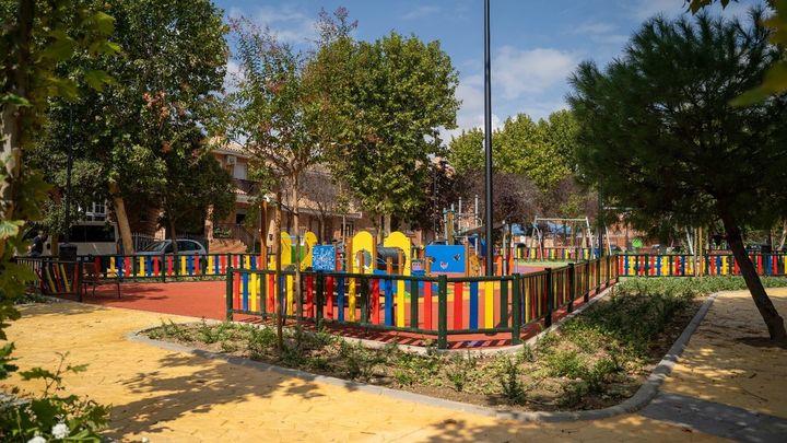 Zona infantil en el Barrio El Olivar-Prado Tito / AYTO COLMENAR VIEJO