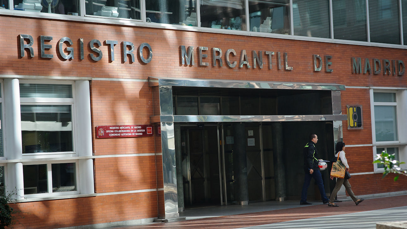 ¿Cómo deben presentar las cuentas las sociedades ante el registro mercantil?