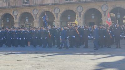 Abucheos y pitidos al ministro Marlaska en el acto central de la Policía en Salamanca
