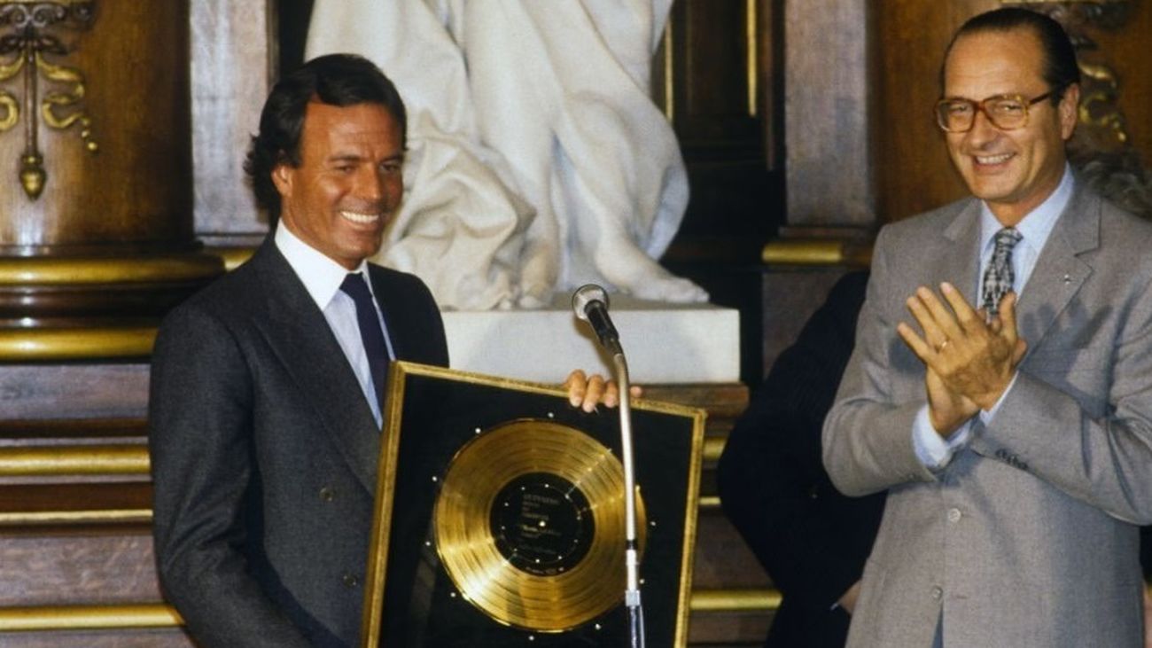 Julio Iglesias y el presidente Presidente  de Francia Jacques Chirac
