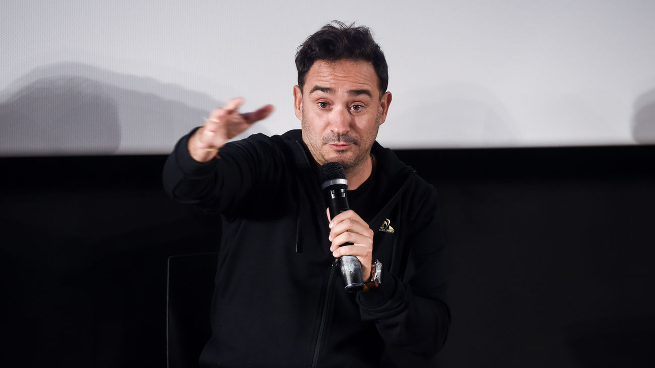 El director de cine Juan Antonio Bayona interviene tras conocer que su película ‘La sociedad de la nieve’ es la seleccionada para representar a España en los Oscar, en la Academia de Cine