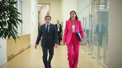 Maroto propone a Almeida tres pactos por el clima, la vivienda y la violencia machista