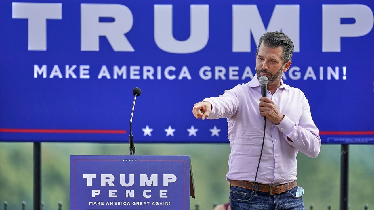 Piratean la cuenta de X del hijo de Trump y anuncian la muerte del expresidente