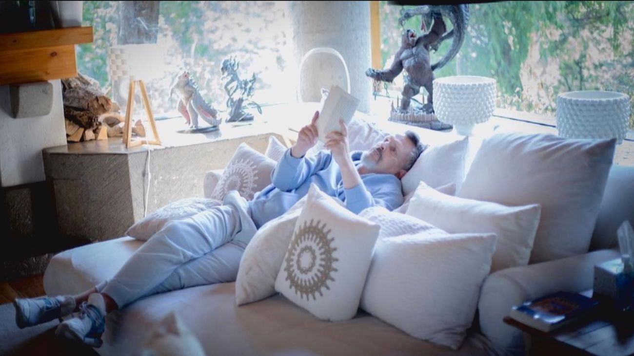 Miguel Bosé, le asaltan y le piden un 'selfie'