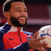 Memphis Depay se entrena con el grupo y deja atrás dos meses k.o.