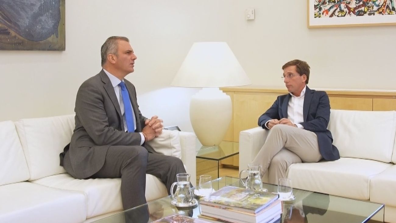 Ortega Smith pide a Almeida "firmeza frente a la delincuencia" y que haga “la vida imposible a los okupas"